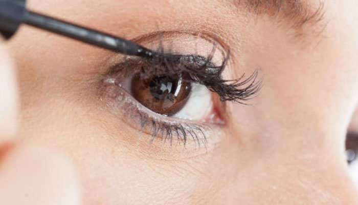 Paso-a-Paso-para-Aplicar-el-Eyeliner-Liquido-en-tu-Maquillaje